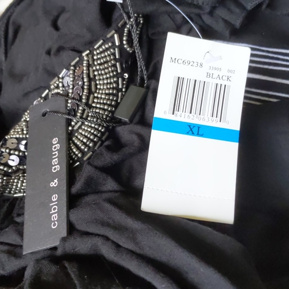 Cable & Gauge Black Top w/ Jeweled Neckline - XL - Picture 4 of 7